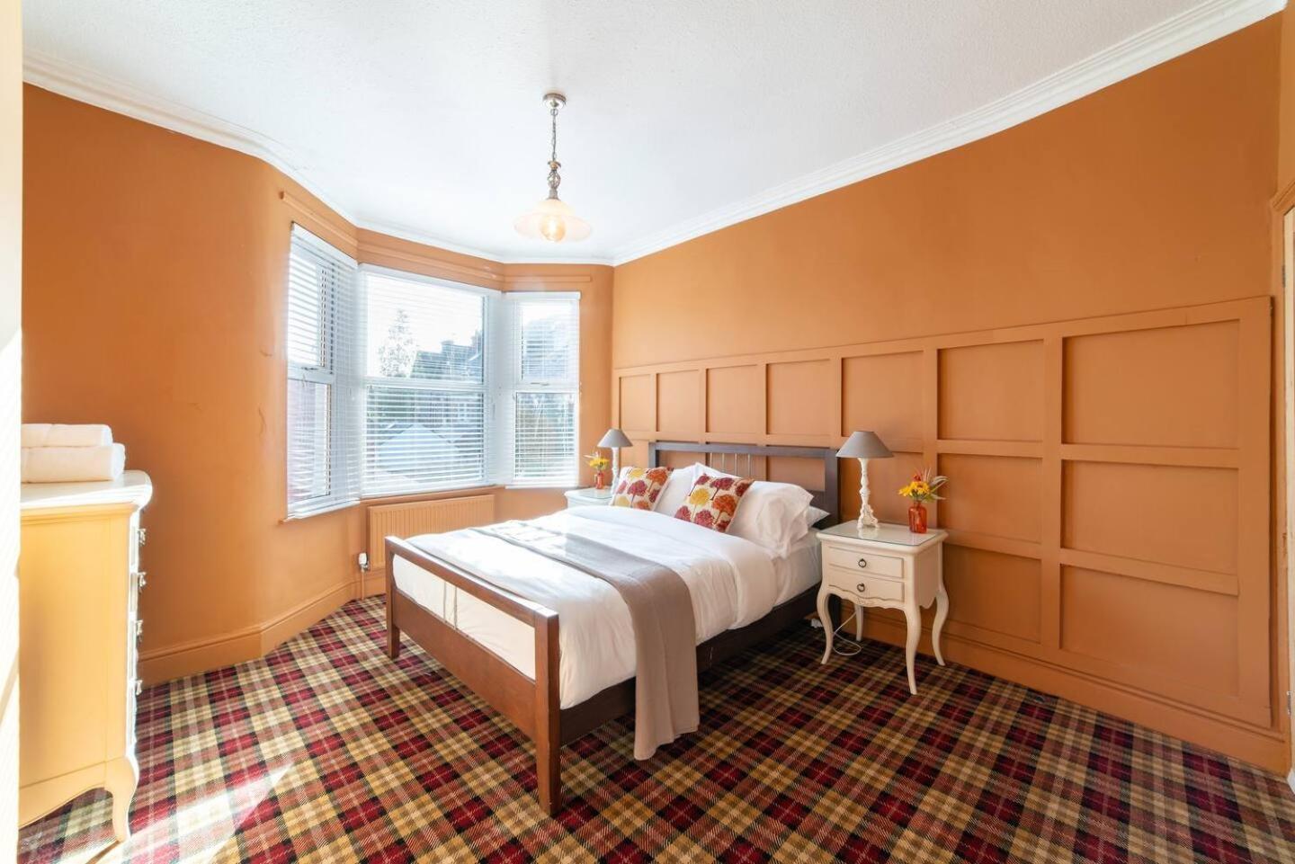 By Seftonlark Lane Wm Games Parking Holiday home *